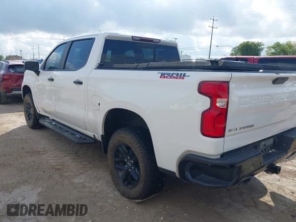 ✅ 2020 Chevrolet Silverado 1500 LT Trail Boss • VIN: 3GCPYFED0LG103778 • Lot: 42717809. Wystawiony na IAAI z przebiegiem 105 422 mil. Bezpłatny archiwum sprzedaży aukcyjnych z USA i szczegółowy raport historii pojazdu na DreamBid. Zdjęcie 3.