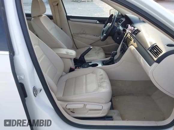 ✅ 2015 Volkswagen Passat SE • VIN: 1VWBT7A32FC014956 • Lot: 43191900. Listed on IAAI with 72,000 mi. Free auction sales archive from the USA and detailed vehicle history report at DreamBid. Image 5.