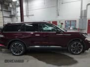 ✅ 2020 Lincoln Aviator Reserve • VIN: 5LM5J7XC2LGL29590 • Lot: 43720471. Wystawiony na IAAI z przebiegiem 108 955 mil. Bezpłatny archiwum sprzedaży aukcyjnych z USA i szczegółowy raport historii pojazdu na DreamBid. Zdjęcie 13.