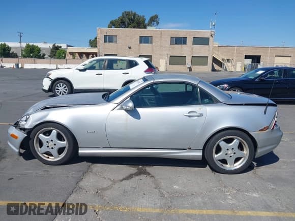 ✅ 2001 Mercedes-Benz SLK 230 Kompressor • VIN: WDBKK49F11F216888 • Lot: 42839517. Listed on IAAI with 124,609 mi. Free auction sales archive from the USA and detailed vehicle history report at DreamBid. Image 14.