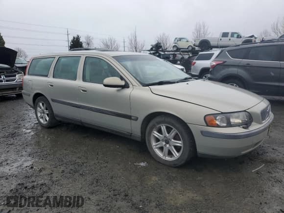 ✅ 2003 Volvo V70 2.4L Turbo • VIN: YV1SW58D832305714 • Lot: 50026495. Listed on Copart with 154,521 mi. Free auction sales archive from the USA and detailed vehicle history report at DreamBid. Image 4.