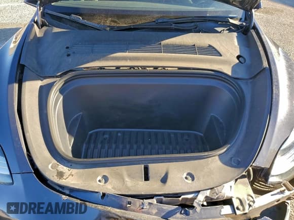 ✅ 2022 Tesla Model Y Long Range • VIN: 7SAYGDEE4NF446397 • Lot: 94078825. Wystawiony na Copart z przebiegiem Nie podano. Bezpłatny archiwum sprzedaży aukcyjnych z USA i szczegółowy raport historii pojazdu na DreamBid. Zdjęcie 11.