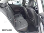 ✅ 2018 Mazda 3 Touring • VIN: 3MZBN1V32JM190611 • Lot: 42032844. Wystawiony na IAAI z przebiegiem 63 493 mil. Bezpłatny archiwum sprzedaży aukcyjnych z USA i szczegółowy raport historii pojazdu na DreamBid. Zdjęcie 8.