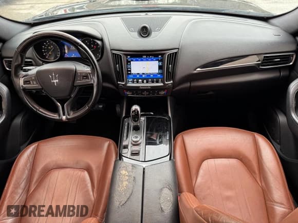 ✅ 2018 Maserati Levante • VIN: ZN661XUA4JX304412 • Lot: 48468805. Wystawiony na Copart z przebiegiem 98 541 mil. Bezpłatny archiwum sprzedaży aukcyjnych z USA i szczegółowy raport historii pojazdu na DreamBid. Zdjęcie 9.