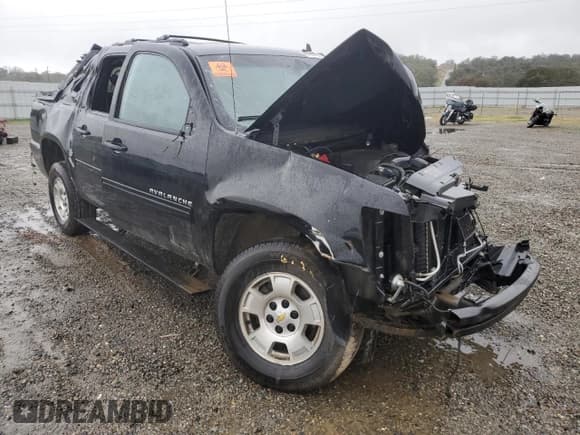 ✅ 2013 Chevrolet Avalanche LS • VIN: 3GNMCEE09DG207476 • Lot: 91057805. Wystawiony na Copart z przebiegiem Nie podano. Bezpłatny archiwum sprzedaży aukcyjnych z USA i szczegółowy raport historii pojazdu na DreamBid. Zdjęcie 4.