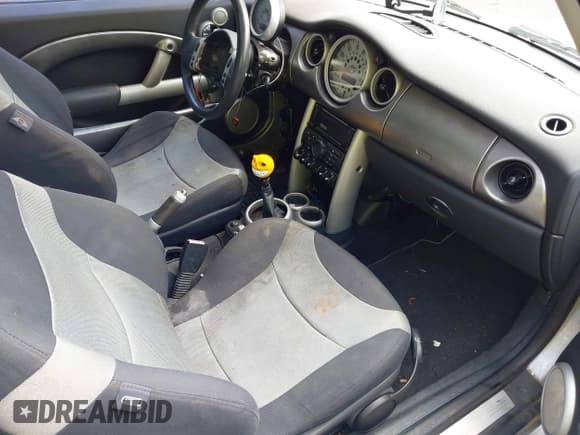 ✅ 2002 MINI Hardtop S • VIN: WMWRE33492TD53038 • Lot: 42994217. Wystawiony na IAAI z przebiegiem Nie podano. Bezpłatny archiwum sprzedaży aukcyjnych z USA i szczegółowy raport historii pojazdu na DreamBid. Zdjęcie 5.