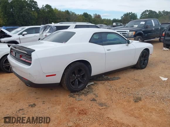 ✅ 2016 Dodge Challenger SXT • VIN: 2C3CDZAG4GH240163 • Lot: 43392879. Wystawiony na IAAI z przebiegiem 137 975 mil. Bezpłatny archiwum sprzedaży aukcyjnych z USA i szczegółowy raport historii pojazdu na DreamBid. Zdjęcie 4.