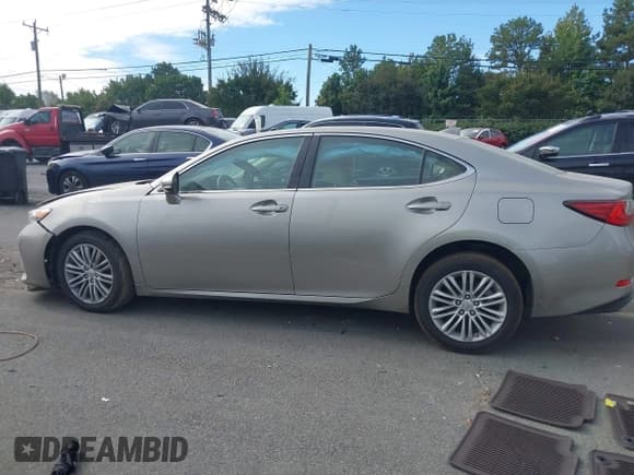✅ 2018 Lexus ES 350 • VIN: 58ABK1GGXJU082653 • Лот: 43384344. Опубликован ранее на IAAI с пробегом 44 323 миль. Бесплатный доступ к архиву аукционных продаж из США и подробный отчёт об истории автомобиля на DreamBid. Изображение 14.