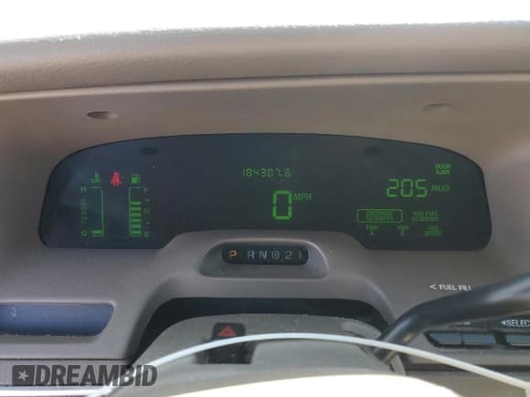 ✅ 2000 Mercury Grand Marquis LS • VIN: 2MEFM75W0YX601831 • Lot: 85825815. Wystawiony na Copart z przebiegiem 184 307 mil. Bezpłatny archiwum sprzedaży aukcyjnych z USA i szczegółowy raport historii pojazdu na DreamBid. Zdjęcie 9.