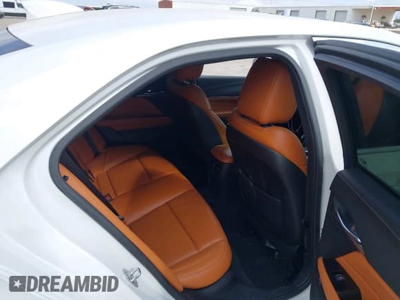 ✅ 2020 Cadillac CT4 Premium Luxury • VIN: 1G6DB5RL7L0147641 • Lot: 43488759. Wystawiony na IAAI z przebiegiem 82 491 mil. Bezpłatny archiwum sprzedaży aukcyjnych z USA i szczegółowy raport historii pojazdu na DreamBid. Zdjęcie 8.