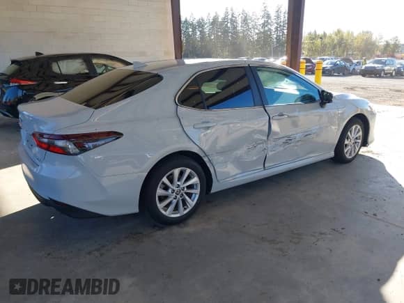 2023 Toyota Camry LE z VIN 4T1C11AK3PU187197, wystawiony jako IAAI lot #43443006 z przebiegiem 45 944 mil mil oraz . Historia ofert i sprzedaży dostępna na DreamBid. Obrazek 4.