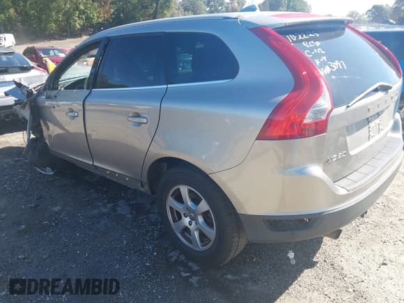 ✅ 2011 Volvo XC60 3.2L • VIN: YV4940DZ1B2203097 • Лот: 43525216. Опубликован ранее на IAAI с пробегом Не указан. Бесплатный доступ к архиву аукционных продаж из США и подробный отчёт об истории автомобиля на DreamBid. Изображение 3.