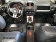 ✅ 2016 Jeep Compass Latitude • VIN: 1C4NJCEA4GD715176 • Lot: 56589875. Wystawiony na Copart z przebiegiem 185 486 mil. Bezpłatny archiwum sprzedaży aukcyjnych z USA i szczegółowy raport historii pojazdu na DreamBid. Zdjęcie 8.