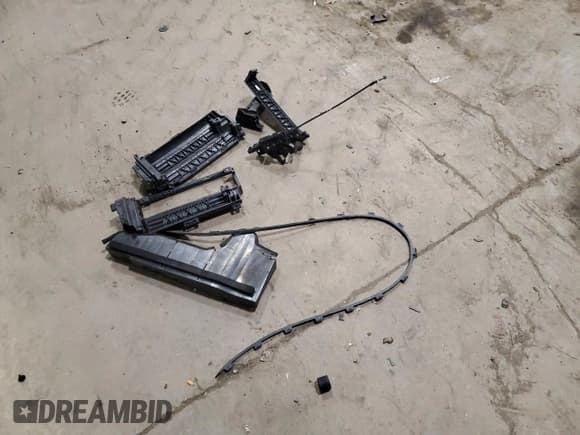 ✅ 2017 Hyundai Ioniq SEL • VIN: KMHC75LC5HU033510 • Lot: 84208254. Wystawiony na Copart z przebiegiem 168 854 mil. Bezpłatny archiwum sprzedaży aukcyjnych z USA i szczegółowy raport historii pojazdu na DreamBid. Zdjęcie 12.