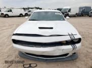 ✅ 2020 Dodge Challenger R/T 50th Anniversary • VIN: 2C3CDZBT8LH118685 • Lot: 65380745. Wystawiony na Copart z przebiegiem 90 354 mil. Bezpłatny archiwum sprzedaży aukcyjnych z USA i szczegółowy raport historii pojazdu na DreamBid. Zdjęcie 5.