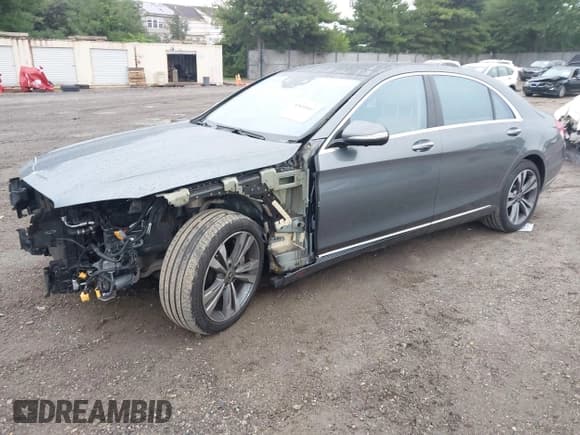 ✅ 2019 Mercedes-Benz S 560 • VIN: WDDUG8GB7KA463940 • Lot: 43038665. Wystawiony na IAAI z przebiegiem 34 901 mil. Bezpłatny archiwum sprzedaży aukcyjnych z USA i szczegółowy raport historii pojazdu na DreamBid. Zdjęcie 2.