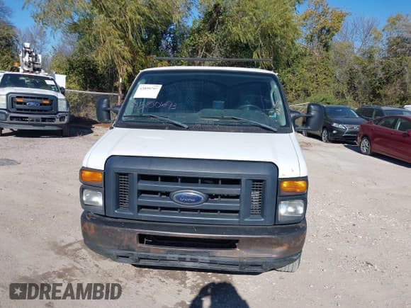 ✅ 2013 Ford Econoline Cargo Commercial • VIN: 1FTNE1EWXDDB31705 • Lot: 43899797. Wystawiony na IAAI z przebiegiem 185 781 mil. Bezpłatny archiwum sprzedaży aukcyjnych z USA i szczegółowy raport historii pojazdu na DreamBid. Zdjęcie 13.