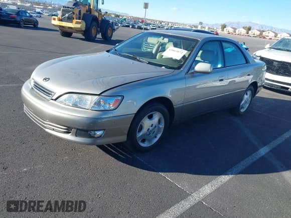 ✅ 2000 Lexus ES 300 • VIN: JT8BF28G2Y0270068 • Lot: 43863072. Wystawiony na IAAI z przebiegiem 132 215 mil. Bezpłatny archiwum sprzedaży aukcyjnych z USA i szczegółowy raport historii pojazdu na DreamBid. Zdjęcie 2.