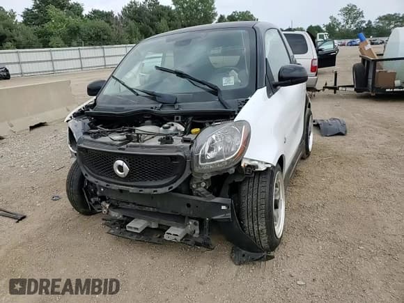 ✅ 2016 Smart fortwo Prime • VIN: WMEFJ5DA4GK054621 • Lot: 68703105. Wystawiony na Copart z przebiegiem 70 845 mil. Bezpłatny archiwum sprzedaży aukcyjnych z USA i szczegółowy raport historii pojazdu na DreamBid. Zdjęcie 14.