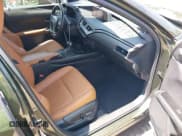 ✅ 2019 Lexus UX 200 • VIN: JTHY3JBH2K2008268 • Lot: 42777537. Wystawiony na IAAI z przebiegiem 53 089 mil. Bezpłatny archiwum sprzedaży aukcyjnych z USA i szczegółowy raport historii pojazdu na DreamBid. Zdjęcie 5.