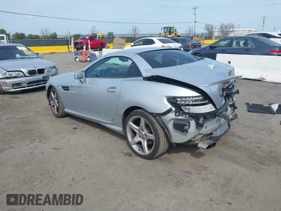 ✅ 2013 Mercedes-Benz SLK 250 • VIN: WDDPK4HA3DF054317 • Lot: 41846772. Wystawiony na IAAI z przebiegiem 90 811 mil. Bezpłatny archiwum sprzedaży aukcyjnych z USA i szczegółowy raport historii pojazdu na DreamBid. Zdjęcie 3.