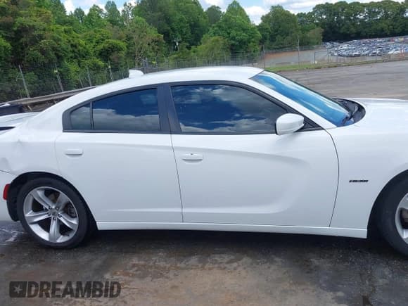 ✅ 2017 Dodge Charger R/T • VIN: 2C3CDXCT7HH561632 • Lot: 42230931. Listed on IAAI with 165,954 mi. Free auction sales archive from the USA and detailed vehicle history report at DreamBid. Image 13.