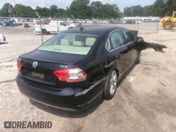 ✅ 2012 Volkswagen Passat SE • VIN: 1VWBN7A30CC073400 • Lot: 42284473. Listed on IAAI with 144,782 mi. Free auction sales archive from the USA and detailed vehicle history report at DreamBid. Image 4.