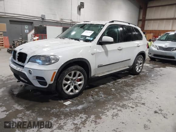 ✅ 2012 BMW X5 35i • VIN: 5UXZV4C51CL757711 • Lot: 43827994. Listed on IAAI with 138,452 mi. Free auction sales archive from the USA and detailed vehicle history report at DreamBid. Image 2.