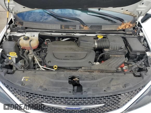 ✅ 2020 Chrysler Voyager LXi • VIN: 2C4RC1DGXLR144435 • Лот: 85925755. Опубликован ранее на Copart с пробегом 67 825 миль. Бесплатный доступ к архиву аукционных продаж из США и подробный отчёт об истории автомобиля на DreamBid. Изображение 12.