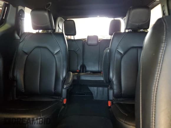 ✅ 2024 Chrysler Pacifica Touring L • VIN: 2C4RC3BG2RR134876 • Lot: 86300535. Wystawiony na Copart z przebiegiem 16 070 mil. Bezpłatny archiwum sprzedaży aukcyjnych z USA i szczegółowy raport historii pojazdu na DreamBid. Zdjęcie 10.