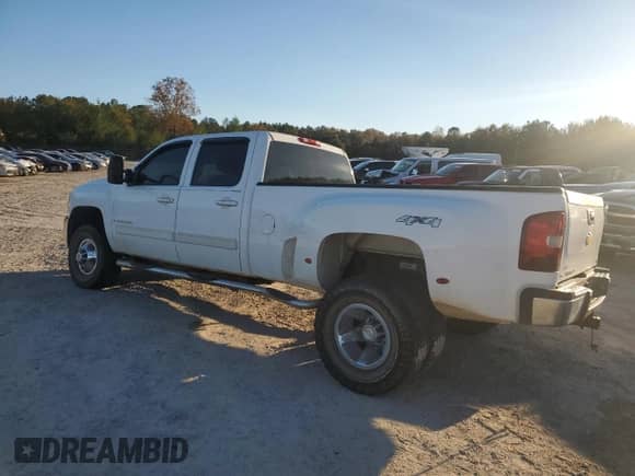 2009 Chevrolet Silverado 3500HD DRW LTZ с VIN 1GCJK936X9F180407, выставлен на аукционе Copart как лот 82584064 с пробегом 231 445 миль миль и Списание • Salvage title. История ставок и продаж доступна на DreamBid. Изображение 2.