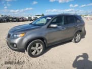 ✅ 2013 Kia Sorento EX • VIN: 5XYKUCA60DG401081 • Лот: 70370825. Опубликован ранее на Copart с пробегом 120 521 миль. Бесплатный доступ к архиву аукционных продаж из США и подробный отчёт об истории автомобиля на DreamBid. Изображение 1.