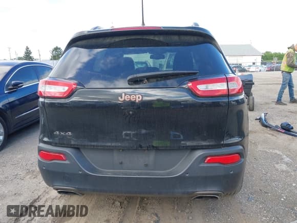 ✅ 2017 Jeep Cherokee Latitude • VIN: 1C4PJMCS4HW512630 • Lot: 42279298. Listed on IAAI with 77,329 mi. Free auction sales archive from the USA and detailed vehicle history report at DreamBid. Image 16.