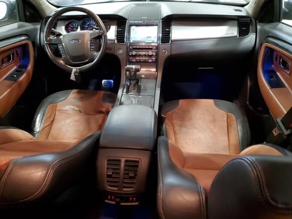 ✅ 2011 Ford Taurus SHO • VIN: 1FAHP2KT6BG103912 • Lot: 93778685. Wystawiony na Copart z przebiegiem 179 352 mil. Bezpłatny archiwum sprzedaży aukcyjnych z USA i szczegółowy raport historii pojazdu na DreamBid. Zdjęcie 8.