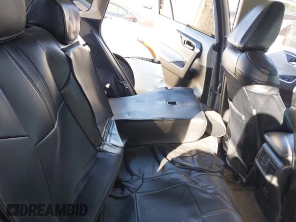 ✅ 2022 Toyota RAV4 XLE • VIN: 2T3W1RFV2NW213677 • Лот: 43470294. Опубликован ранее на IAAI с пробегом 57 668 миль. Бесплатный доступ к архиву аукционных продаж из США и подробный отчёт об истории автомобиля на DreamBid. Изображение 8.