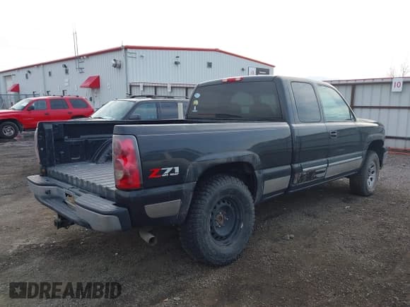 ✅ 2005 Chevrolet Silverado 1500 Z71 • VIN: 1GCEK19B75E288118 • Lot: 43599112. Listed on IAAI with 142,235 mi. Free auction sales archive from the USA and detailed vehicle history report at DreamBid. Image 4.