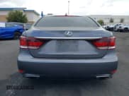 ✅ 2013 Lexus LS 460 • VIN: JTHBL5EF4D5124192 • Lot: 42117321. Wystawiony na IAAI z przebiegiem 177 989 mil. Bezpłatny archiwum sprzedaży aukcyjnych z USA i szczegółowy raport historii pojazdu na DreamBid. Zdjęcie 17.