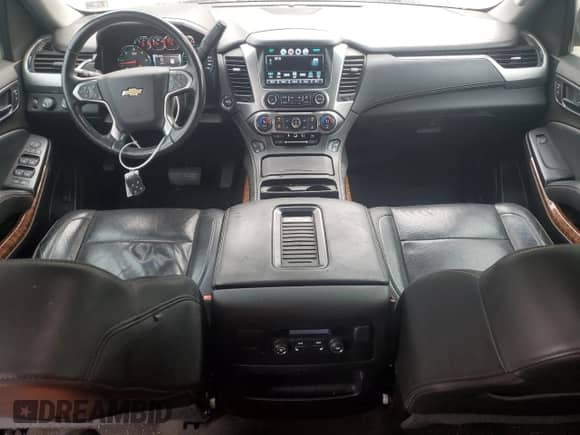 2017 Chevrolet Suburban Premier z VIN 1GNSKJKC2HR129663, wystawiony jako Copart lot #68574504 z przebiegiem 152 922 mil mil oraz Szkoda całkowita • Salvage title. Historia ofert i sprzedaży dostępna na DreamBid. Obrazek 8.