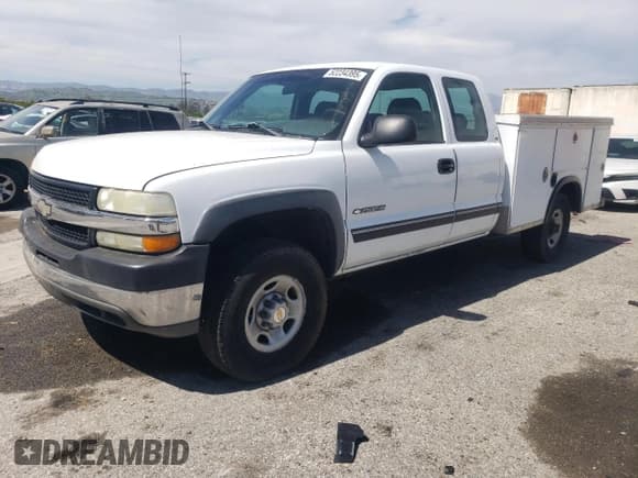 ✅ 2002 Chevrolet Silverado 1500 • VIN: 1GBHC29U22E300208 • Лот: 52234395. Опубликован ранее на Copart с пробегом Не указан. Бесплатный доступ к архиву аукционных продаж из США и подробный отчёт об истории автомобиля на DreamBid. Изображение 1.