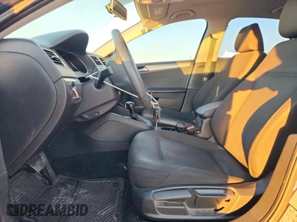 ✅ 2015 Volkswagen Jetta SE • VIN: 3VWD17AJ2FM270588 • Lot: 91136345. Wystawiony na Copart z przebiegiem 117 785 mil. Bezpłatny archiwum sprzedaży aukcyjnych z USA i szczegółowy raport historii pojazdu na DreamBid. Zdjęcie 7.