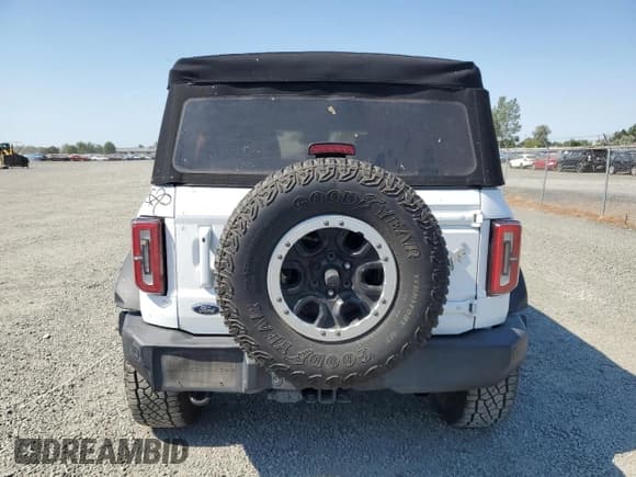 ✅ 2021 Ford Bronco • VIN: 1FMEE5DP8MLA91160 • Lot: 64061855. Wystawiony na Copart z przebiegiem 60 515 mil. Bezpłatny archiwum sprzedaży aukcyjnych z USA i szczegółowy raport historii pojazdu na DreamBid. Zdjęcie 6.