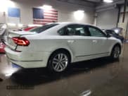 ✅ 2018 Volkswagen Passat SEL Premium • VIN: 1VWCA7A31JC037423 • Лот: 46043645. Опубликован ранее на Copart с пробегом 124 927 миль. Бесплатный доступ к архиву аукционных продаж из США и подробный отчёт об истории автомобиля на DreamBid. Изображение 3.