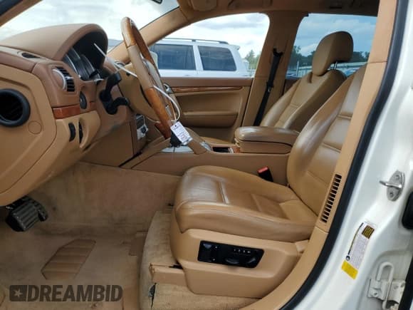 ✅ 2008 Porsche Cayenne Turbo • VIN: WP1AC29P78LA93907 • Lot: 56583705. Wystawiony na Copart z przebiegiem 203 244 mil. Bezpłatny archiwum sprzedaży aukcyjnych z USA i szczegółowy raport historii pojazdu na DreamBid. Zdjęcie 7.