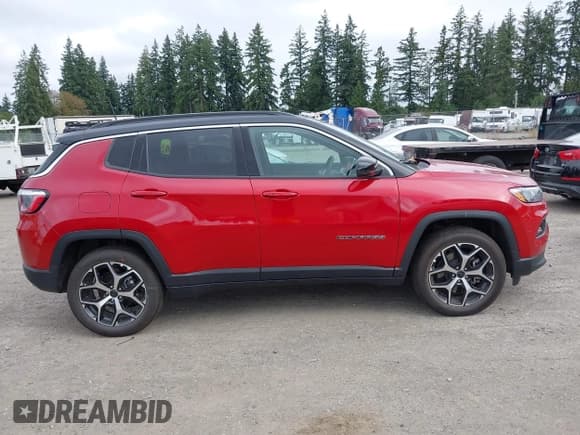 ✅ 2025 Jeep Compass Limited • VIN: 3C4NJDCN8ST578208 • Lot: 43209842. Wystawiony na IAAI z przebiegiem 2 016 mil. Bezpłatny archiwum sprzedaży aukcyjnych z USA i szczegółowy raport historii pojazdu na DreamBid. Zdjęcie 13.