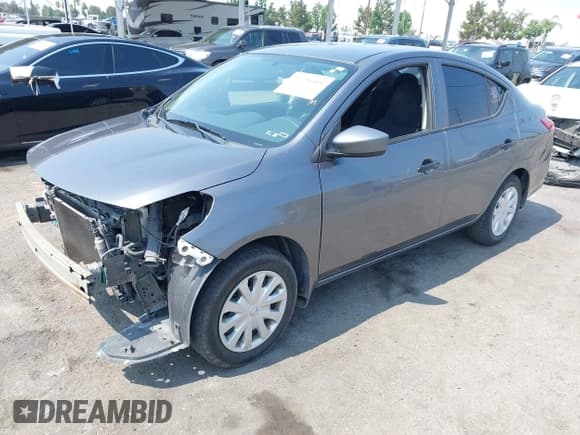 ✅ 2017 Nissan Versa S • VIN: 3N1CN7AP7HL860532 • Лот: 42726461. Опубликован ранее на IAAI с пробегом 156 318 миль. Бесплатный доступ к архиву аукционных продаж из США и подробный отчёт об истории автомобиля на DreamBid. Изображение 2.