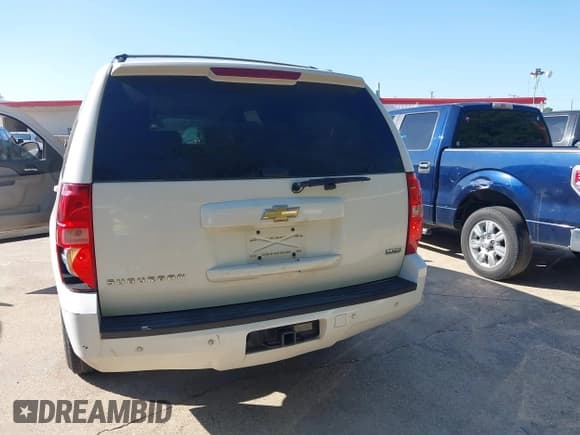 ✅ 2011 Chevrolet Suburban LT • VIN: 1GNSCJE06BR309881 • Lot: 42577452. Listed on IAAI with 254,073 mi. Free auction sales archive from the USA and detailed vehicle history report at DreamBid. Image 16.