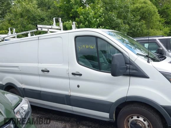 ✅ 2017 Ford Transit • VIN: 1FTYE1ZM6HKA00987 • Lot: 42470361. Wystawiony na IAAI z przebiegiem 121 034 mil. Bezpłatny archiwum sprzedaży aukcyjnych z USA i szczegółowy raport historii pojazdu na DreamBid. Zdjęcie 13.