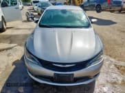 ✅ 2016 Chrysler 200 S • VIN: 1C3CCCBBXGN188628 • Lot: 83962185. Wystawiony na Copart z przebiegiem 143 679 mil. Bezpłatny archiwum sprzedaży aukcyjnych z USA i szczegółowy raport historii pojazdu na DreamBid. Zdjęcie 5.