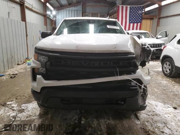 2022 Chevrolet Silverado 1500 Work Truck z VIN 2GCUDAED2N1499127, wystawiony jako Copart lot #88084515 z przebiegiem 27 833 mil mil oraz Szkoda całkowita • Salvage title. Historia ofert i sprzedaży dostępna na DreamBid. Obrazek 5.