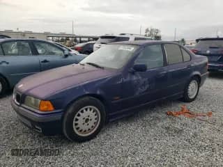 1996 BMW 3 Series z VIN WBACD3326TAV15659, wystawiony jako Copart lot #81643994 z przebiegiem Nie podano mil oraz Nie do naprawy • Non repairable. Historia ofert i sprzedaży dostępna na DreamBid. Obrazek 1.